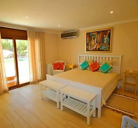 فيلة Almancil Sleeps 8 Pool Air Con Wifi T607887 *